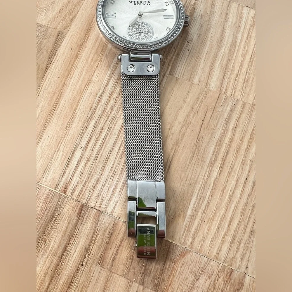 Anne klein New York ladies silver tone stainless steel Watch NEW BATTERY